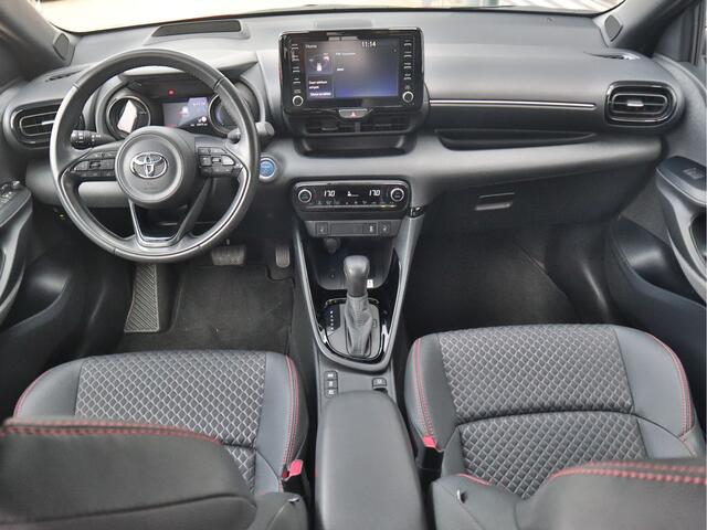 Toyota YARIS 1.5 Hybrid Dynamic | Navigatie | Stoelverwarming | Cruise Control | "17LMV |