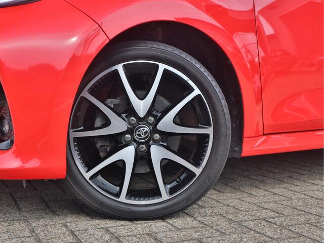 Toyota YARIS 1.5 Hybrid Dynamic | Navigatie | Stoelverwarming | Cruise Control | "17LMV |