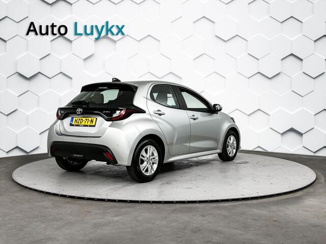 Toyota YARIS 1.5 Hybrid 115 Business | Parkeersensoren voor + achter | Stuurverwarming | Stoelverwarming