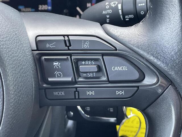 Toyota YARIS Cross 1.5 Hybrid Dynamic Ultimate 4X4 **PARKEERSENSOREN/ STOELVERWARMING/ NAVIGATIE**
