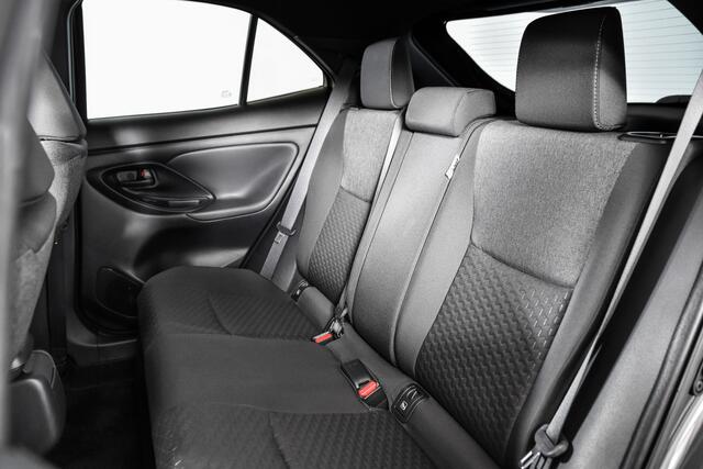 Toyota YARIS Cross 1.5 Hybrid 115 First Edition (Nieuw model) | Dig.Cockpit | Adapt.Cruise | Stoelverwarming | Camera | PDC | App.Connect | Auto.Airco | LM 17" | 8010