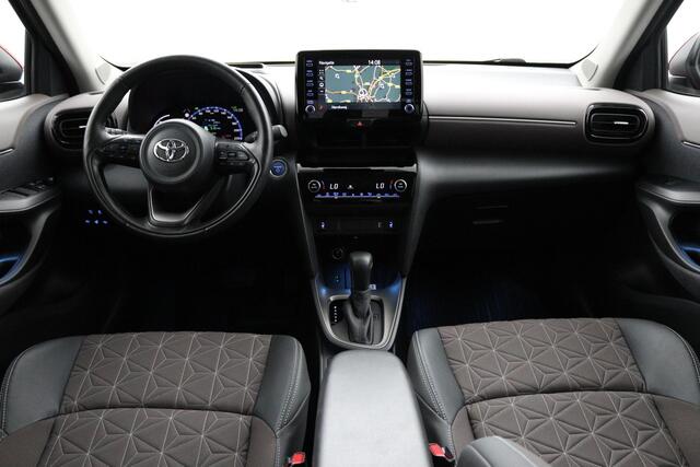 Toyota YARIS Cross 1.5 Hybrid Adventure | Stuur- stoel en voorruitverwarming | 360 graden camera | Electrische achterklep |