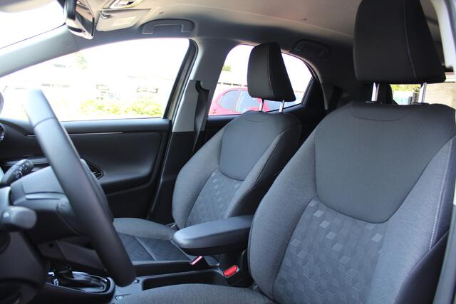 Toyota YARIS 1.5 Hybrid 115 Dynamic Comfort | Rijklaar | Stuur/Stoel-verwarming | Dodehoekdetectie | Apple/Android | PDC | Camera