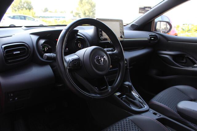 Toyota YARIS 1.5 Hybrid Launch Edition Bi-Tone | Rijklaar | HUD | Stoel/Stuur-verwarming | Apple/Android | Camera