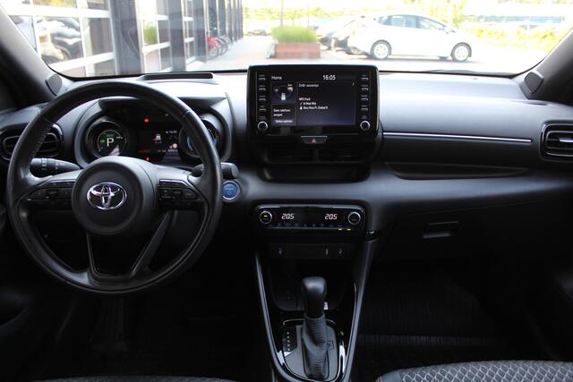 Toyota YARIS 1.5 Hybrid Launch Edition Bi-Tone | Rijklaar | HUD | Stoel/Stuur-verwarming | Apple/Android | Camera