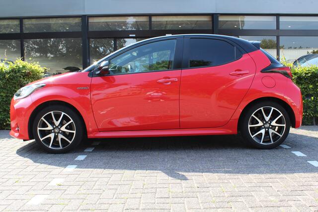 Toyota YARIS 1.5 Hybrid Launch Edition Bi-Tone | Rijklaar | HUD | Stoel/Stuur-verwarming | Apple/Android | Camera