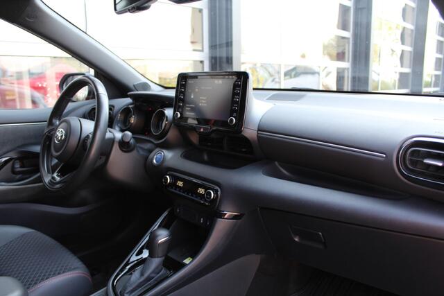 Toyota YARIS 1.5 Hybrid Launch Edition Bi-Tone | Rijklaar | HUD | Stoel/Stuur-verwarming | Apple/Android | Camera