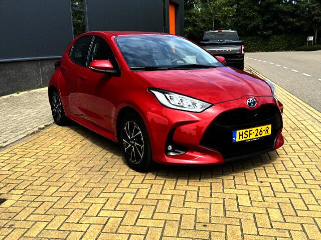 Toyota YARIS 1.5 Hybrid Dynamic Head up, Navi