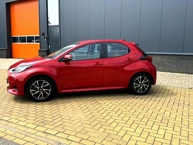 Toyota YARIS 1.5 Hybrid Dynamic Head up, Navi