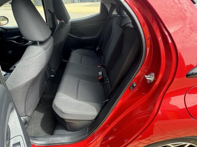 Toyota YARIS 1.5 Hybrid Dynamic Head up, Navi
