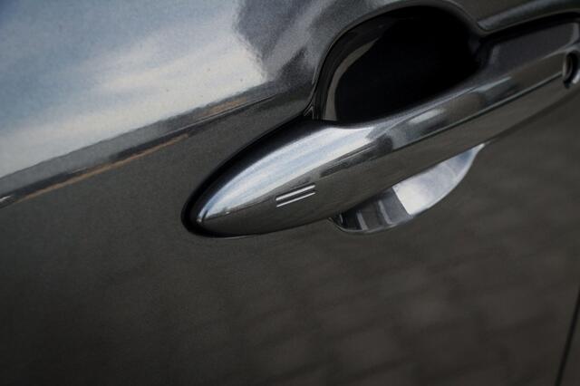 Toyota YARIS 1.5 Hybride Dynamic | Stoel+Stuurverwarming | Camera+PDC V/A