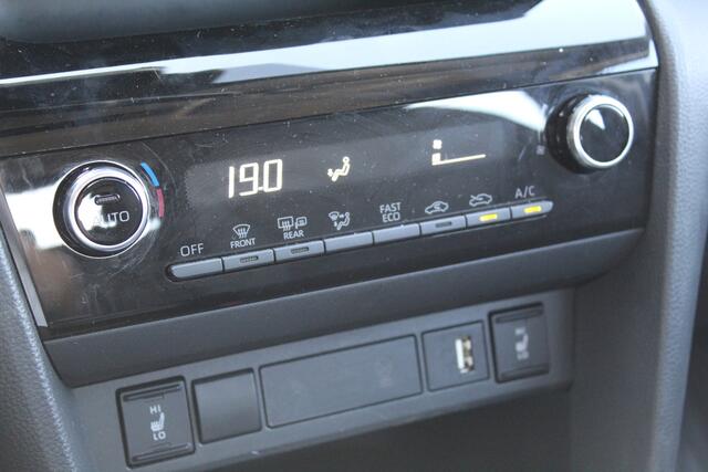 Toyota YARIS Cross 1.5 Hybrid Dynamic Special | Rijklaar | Parelmoer | Head Up | Stoel-/Stuurverw. | Apple/Android | Navi | LED | El. Achterklep | Smartkey