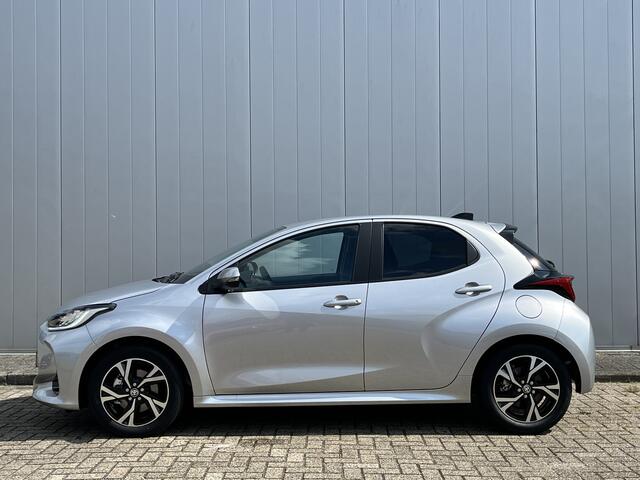 Toyota YARIS 1.5 Hybrid 115 Dynamic Comfort Pack PDC Stoelverwarming stuurverwarming Dodehoek detectie