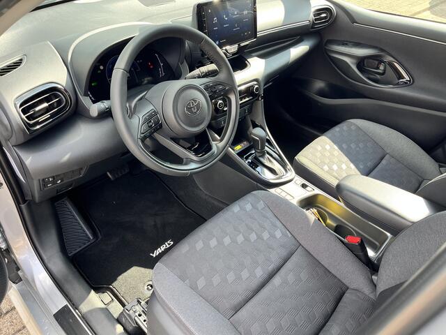 Toyota YARIS 1.5 Hybrid 115 Dynamic Comfort Pack PDC Stoelverwarming stuurverwarming Dodehoek detectie