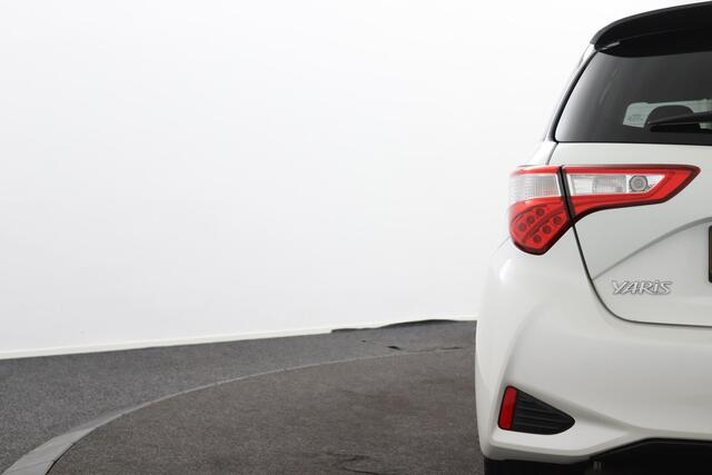 Toyota YARIS 1.5 VVT-i Bi-Tone | Navigatie | Trekhaak