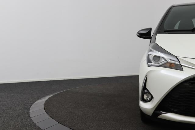 Toyota YARIS 1.5 VVT-i Bi-Tone | Navigatie | Trekhaak