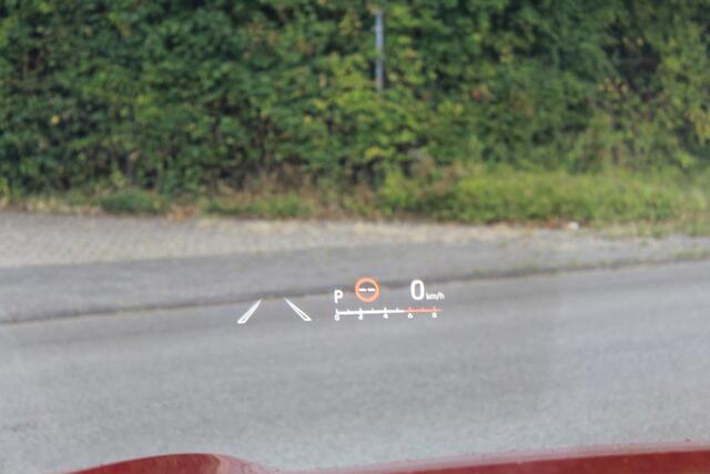 Toyota YARIS Cross 1.5 Hybrid Dynamic Plus | Rijklaar | Panoramadak | Head Up | El.achterklep | Stoel-/stuurverw. | Privacyglass | LED | Keyless | Apple/Android | Navi