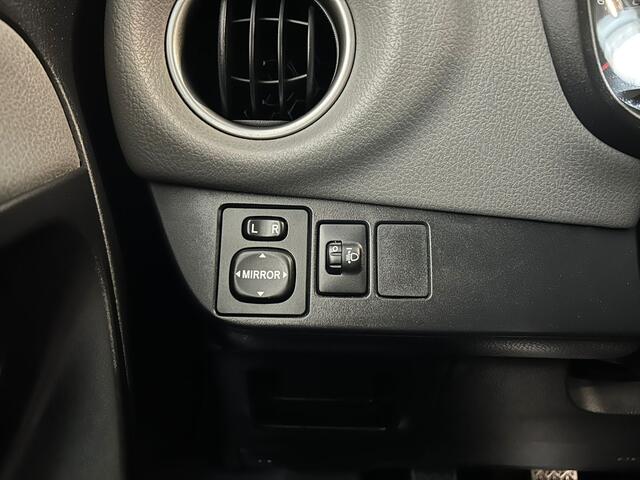 Toyota YARIS 1.0 VVT-i Aspiration. Navi. Airco!