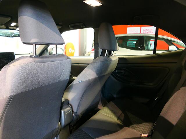 Toyota YARIS Cross 1.5 Hybrid 115 Executive (Team Duitsland) *Stoel, stuur en voorruitverwarming* - Grootlichtassistent, clima