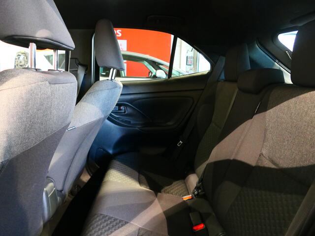 Toyota YARIS Cross 1.5 Hybrid 115 Executive (Team Duitsland) *Stoel, stuur en voorruitverwarming* - Grootlichtassistent, clima