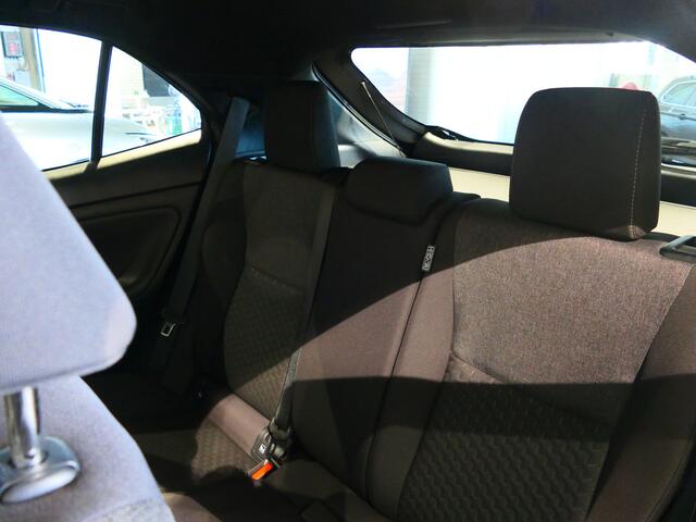 Toyota YARIS Cross 1.5 Hybrid 115 Executive (Team Duitsland) *Stoel, stuur en voorruitverwarming* - Grootlichtassistent, clima