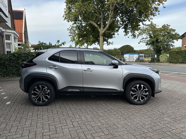 Toyota YARIS Cross 1.5 Hybrid 130pk Executive Limited dodehoekdetectie / stoelverwarming / stuurwielverwarming / parkeersensoren voor + achter / Navigatie / Apple Carplay / Android Auto / parkeercamera / 10 jaar garantie / rijklaarprijs