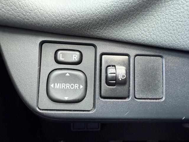 Toyota YARIS 1.3 VVT-i | Navigatie | Trekhaak | Metallic lak