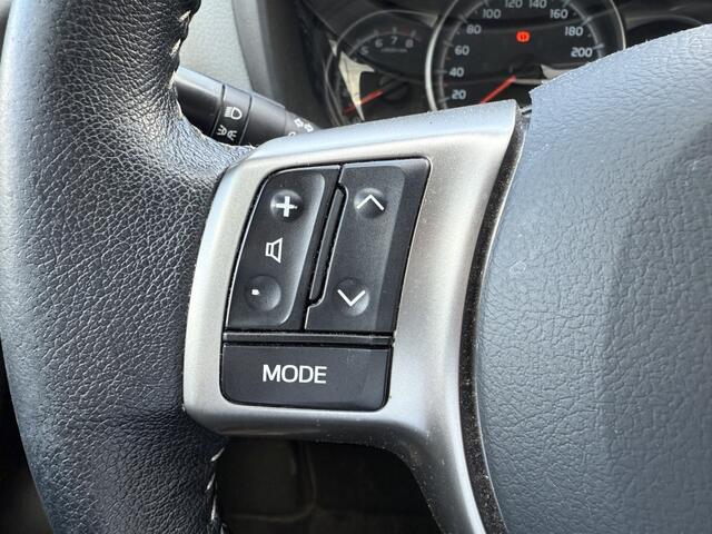 Toyota YARIS 1.3 VVT-i | Navigatie | Trekhaak | Metallic lak