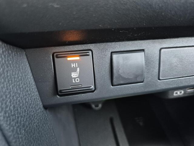 Toyota YARIS Cross 1.5 Hybrid 130 TeamPlayer Dynamic / tot 10 jaar Garantie / Winter Pakket / Safety Pakket / Adaptief CC / Stuur-, Stoel en voorruitverwarming / Draadloze telefoon lader / Apple Carplay Android Auto / Achteruitrijcamera /