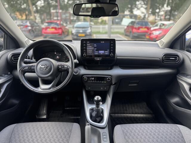 Toyota YARIS 1.5 VVT-i Dynamic Head-up display, Apple/Android, Camera, Voorstoelen verwarmd , All-in Rijklaarprijs