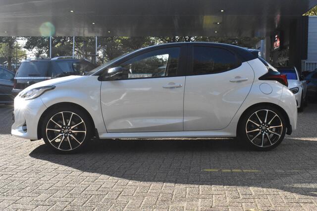 Toyota YARIS 1.5 Hybrid GR Sport 100% Toyota Onderhouden | Navigatie | Camera | 12 mnd BOVAG garantie Whatsapp 06-53188999