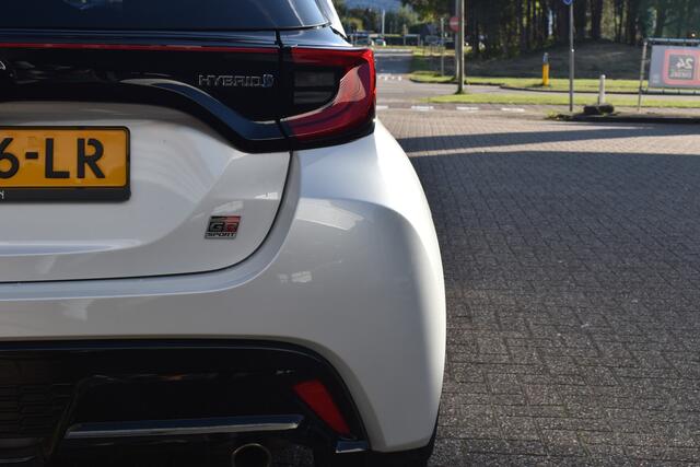 Toyota YARIS 1.5 Hybrid GR Sport 100% Toyota Onderhouden | Navigatie | Camera | 12 mnd BOVAG garantie Whatsapp 06-53188999