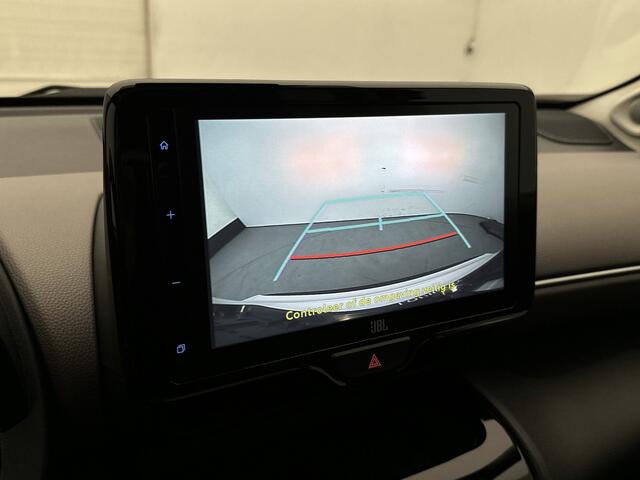 Toyota YARIS Cross 1.5 Hybrid Executive | Panoramadak | Trekhaak | Blindspot | Stoelverwarming | PDC voor en achter | JBL |