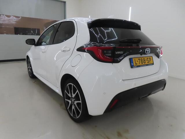 Toyota YARIS 1.5 Hybrid Automaat Executive Leer Navi Camera Ad Cruise Stoelverwarming Dodehoek Parkeersensoren