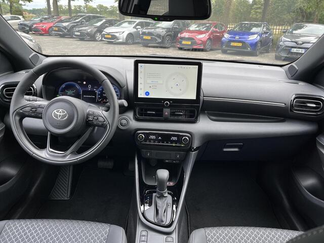 Toyota YARIS 1.5 Hybrid 130 Executive | Ash Grey Metallic | Direct uit voorraad leverbaar