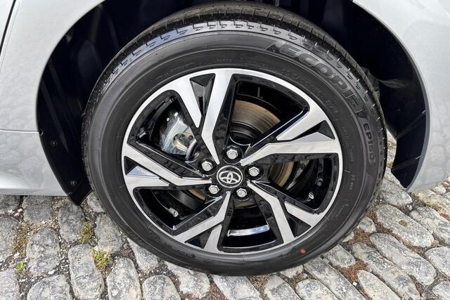 Toyota YARIS 1.5 Hybrid 115 Dynamic Limited Comfort pack , Stuurverwarming, Parkeersensoren.