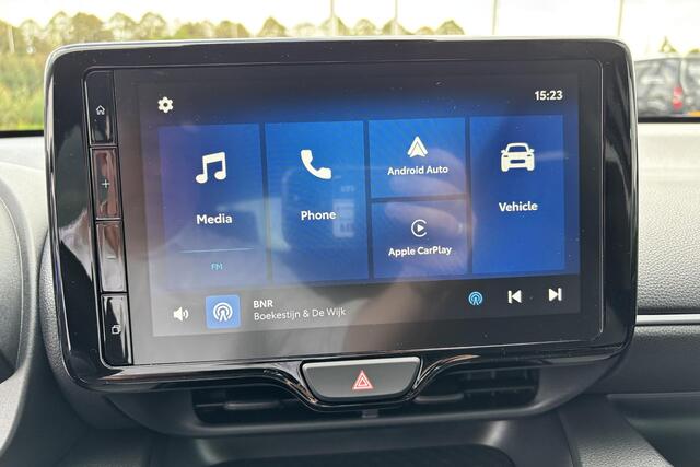 Toyota YARIS 1.5 Hybrid 115 Dynamic Limited Comfort pack , Stuurverwarming, Parkeersensoren.