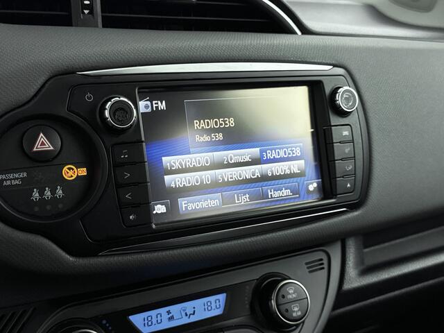 Toyota YARIS 1.5 Hybrid Aspiration | LM velgen | Navigatiesysteem | Pre crash systeem |