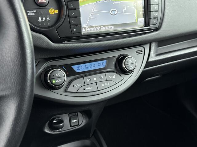 Toyota YARIS 1.5 Hybrid Aspiration | LM velgen | Navigatiesysteem | Pre crash systeem |