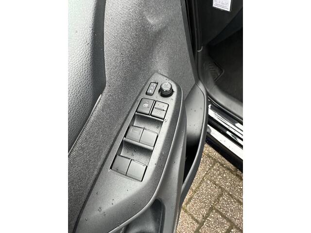 Toyota YARIS 1.5 Hybrid Executive Panoramadak / Navigatie / Stoel- en stuurverwarming / Parkeersensoren voor en achter / 1e eigenaar, dealeronderhouden / Toyota Garantie