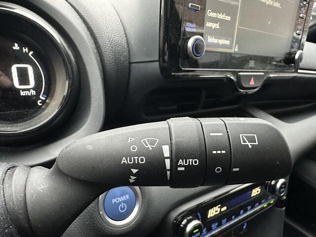 Toyota YARIS 1.5 Hybrid Executive Panoramadak / Navigatie / Stoel- en stuurverwarming / Parkeersensoren voor en achter / 1e eigenaar, dealeronderhouden / Toyota Garantie