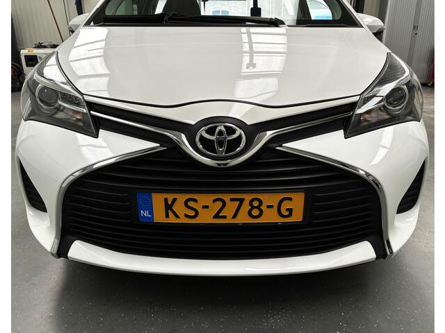 Toyota YARIS 1.0 VVT-i Aspiration KEURIGE AUTO !! | 12 Voltaansluiting | 1e Eigenaar. | Achteruitrijcamera