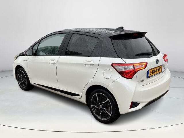 Toyota YARIS 1.5 Hybrid Bi-Tone | Parkeercamera | Stoelverwarming | Donker glas | Cruise control |