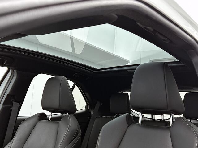 Toyota YARIS Cross 1.5 Hybrid Adventure | Treeplanken |