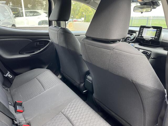 Toyota YARIS 1.5 Hybrid Dynamic | Navigatiesysteem | Keyless entry | CarPlay + Android Auto