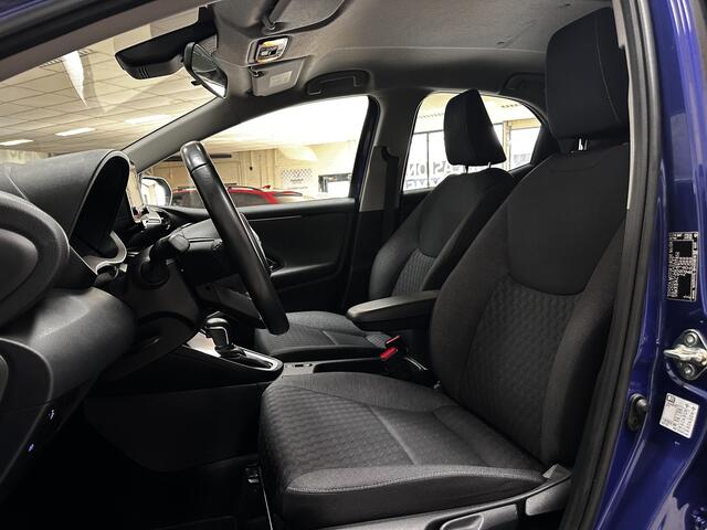Toyota YARIS 1.5 Hybrid Dynamic/ Dealer Onderhouden!/ Trekhaak!/ Automaat/ LED Koplampen/ Apple+Android/ DAB+/ 16''LMV/ Grootlichtass./ Camera/ Clima/ Navi/ Cruise/ Bluetooth/ Multi.LEDER.Stuur/ Elek.Pakket/ Isofix/ Getint G