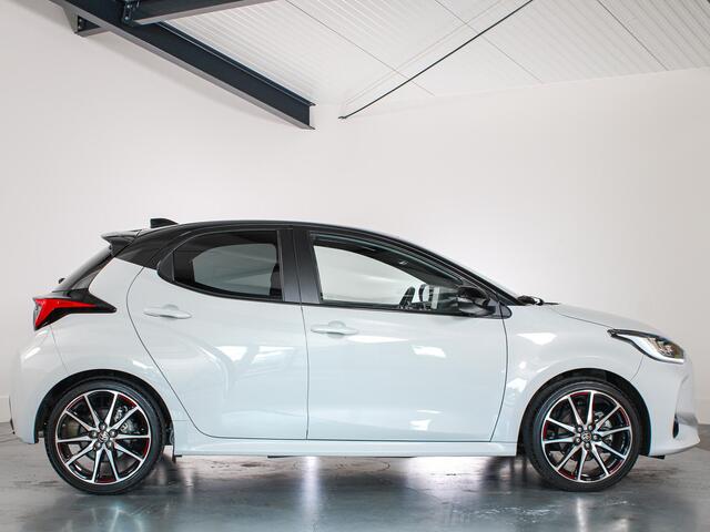 Toyota YARIS 1.5 Hybrid GR Sport, LED, Lane assist, JBL, Navigatie, 17dkm!