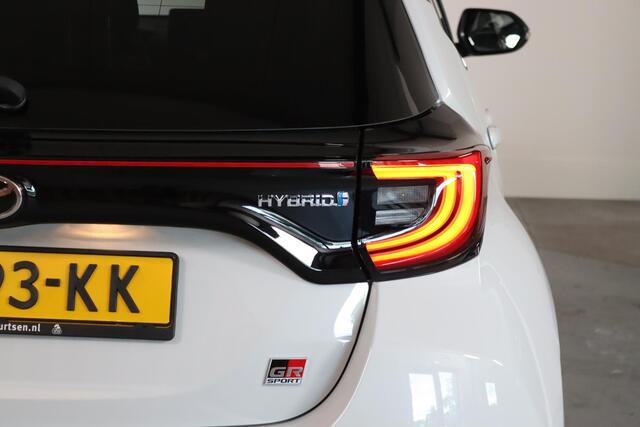 Toyota YARIS 1.5 Hybrid GR Sport, LED, Lane assist, JBL, Navigatie, 17dkm!