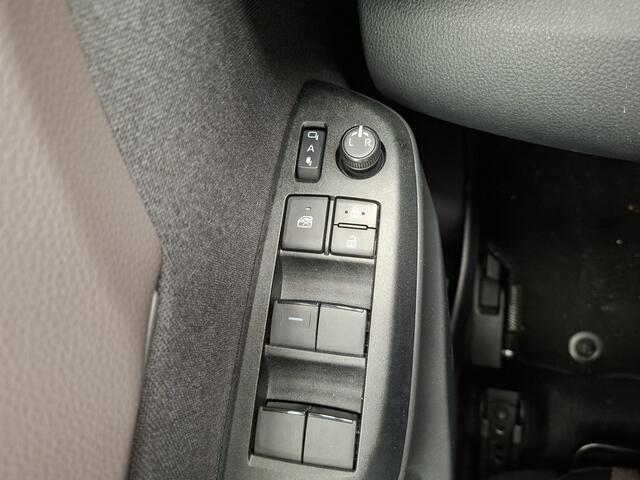 Toyota YARIS Cross 1.5 Hybrid 130 Executive demo | Half Leer