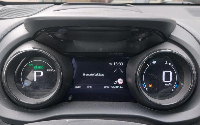 Toyota YARIS 1.5 Hybrid Executive Pano 17 inch